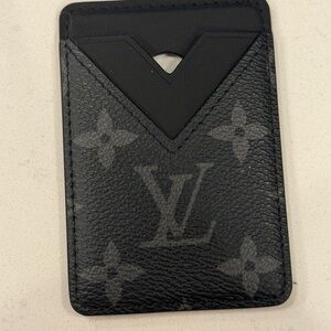 Like new Louis Vuitton Black Card Holder magnetic phone lv wallet